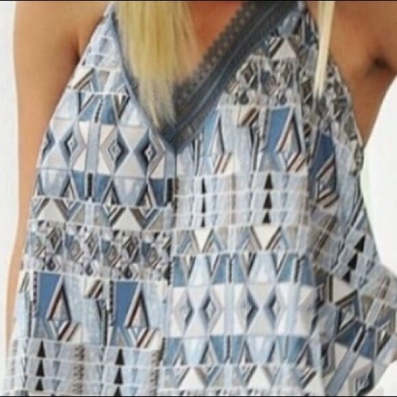 ‎Geometric Patterned Trapeze Halter Top - Picture 4 of 14